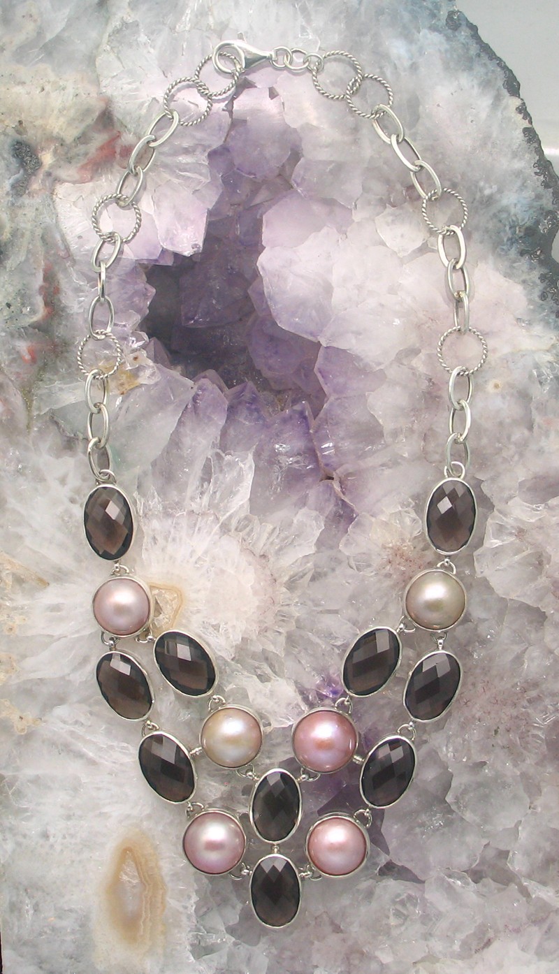 AF N-113 SQ PL  (Smoky Quartz and Pearl )