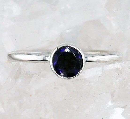 HGE R-007 A IO  (Iolite)