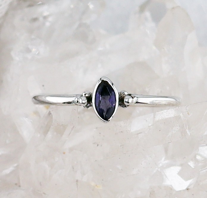 HGE R-073 IO  (Iolite)